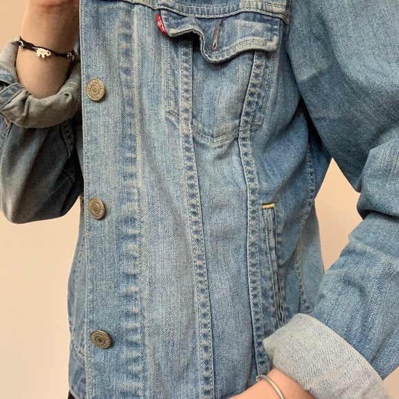 Levi’s red tag jean jacket women’s size M! - Picture 2 of 5